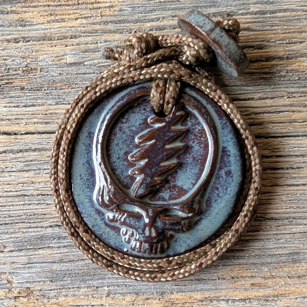 Stealie SYF Steal Your Face Grateful Dead Necklace Pendant Gift Slate - Picture 2 of 3